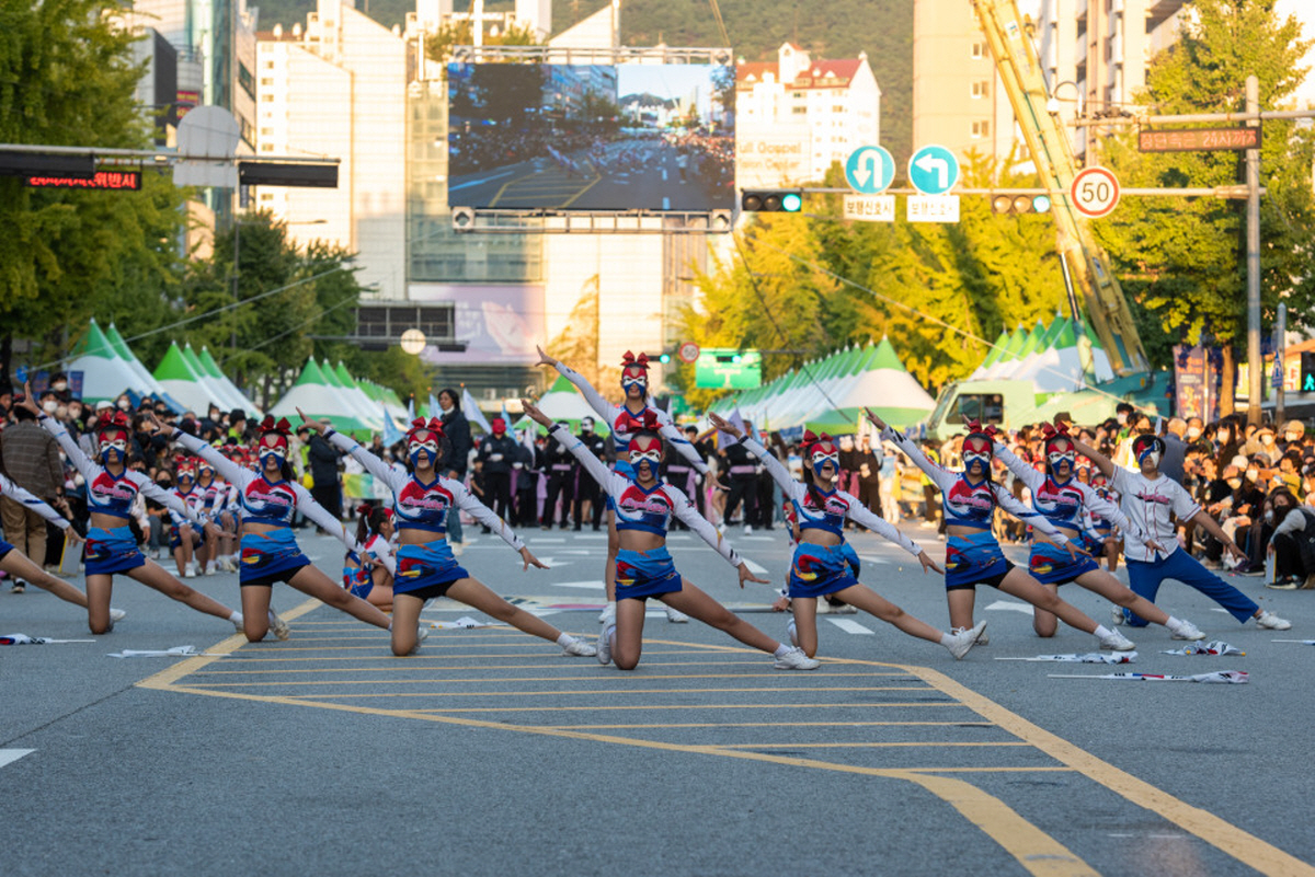 보도사진3 구민이 참여하는 2022 노원탈축제 현장.jpg