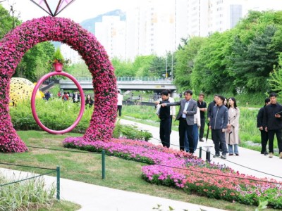 봄, 꽃, 물, 산책, 힐링 나날이 변신하는 정원도시 노원구, 발길 닿는 곳곳 다채로운 ‘매력정원’으로 새단장 당현천 매력정원 조성, 마을 정원사와 주민이 참여하여 함께 식재